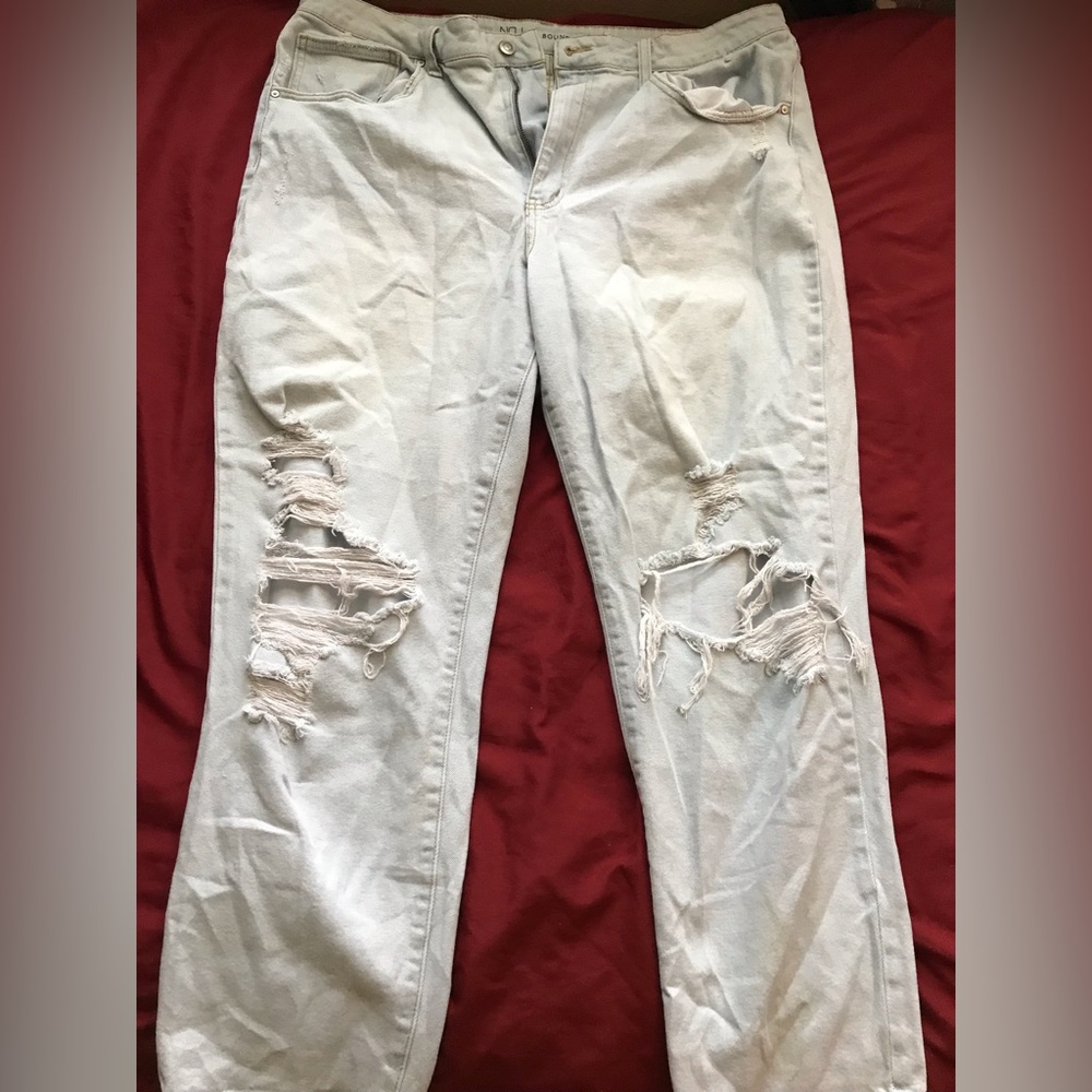 No boundaries size 19 light wash denim